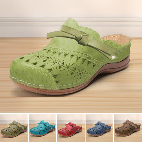 Ausgehöhlte Hausschuhe mit Schleife