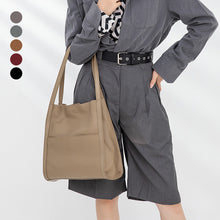 Laden Sie das Bild in den Galerie-Viewer, Crossbody-Tasche aus Leder mit großem Fassungsvermögen