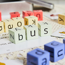 Laden Sie das Bild in den Galerie-Viewer, Englische Buchstaben Scrabble Spiel