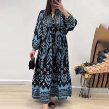 Laden Sie das Bild in den Galerie-Viewer, Langarmkleid mit V-Ausschnitt und Aufdruck