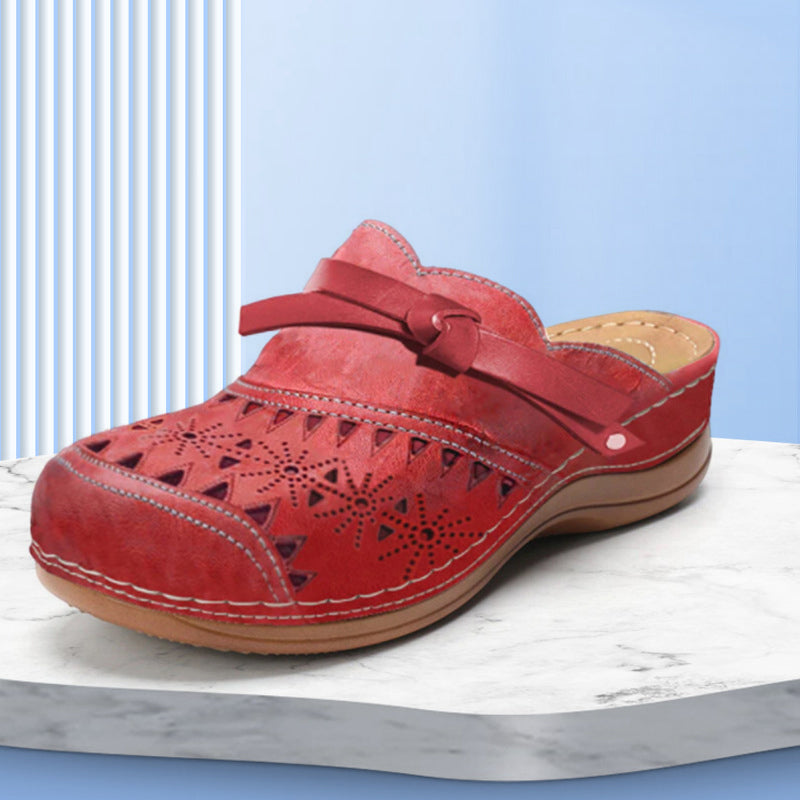 Ausgehöhlte Hausschuhe mit Schleife