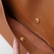 Laden Sie das Bild in den Galerie-Viewer, Crossbody-Tasche aus Leder mit großem Fassungsvermögen