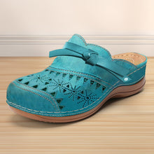 Laden Sie das Bild in den Galerie-Viewer, Ausgehöhlte Hausschuhe mit Schleife