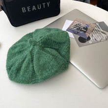 Laden Sie das Bild in den Galerie-Viewer, Handgestrickte Kürbismütze