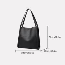 Laden Sie das Bild in den Galerie-Viewer, Crossbody-Tasche aus Leder mit großem Fassungsvermögen
