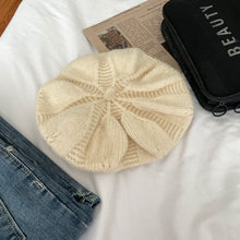 Laden Sie das Bild in den Galerie-Viewer, Handgestrickte Kürbismütze