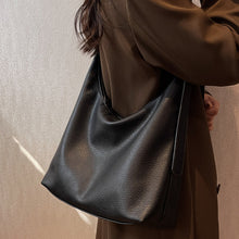 Laden Sie das Bild in den Galerie-Viewer, Tote Tasche aus weichem Veganleder für Frauen