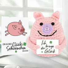 Laden Sie das Bild in den Galerie-Viewer, Rosa gestrickte Schweinchenpuppe