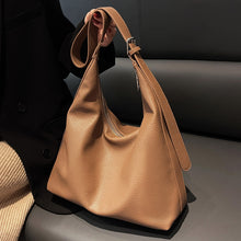Laden Sie das Bild in den Galerie-Viewer, Tote Tasche aus weichem Veganleder für Frauen