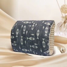 Laden Sie das Bild in den Galerie-Viewer, Weiches und bequemes Stillkissen