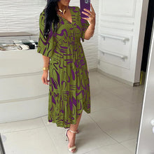 Laden Sie das Bild in den Galerie-Viewer, Kleid mit V-Ausschnitt und Tintendruck