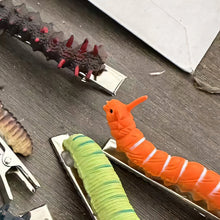 Laden Sie das Bild in den Galerie-Viewer, Handbemalte Raupen-Haarspange