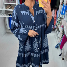 Laden Sie das Bild in den Galerie-Viewer, Babydoll-Kleid mit V-Ausschnitt und Knopfleiste