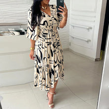 Laden Sie das Bild in den Galerie-Viewer, Kleid mit V-Ausschnitt und Tintendruck