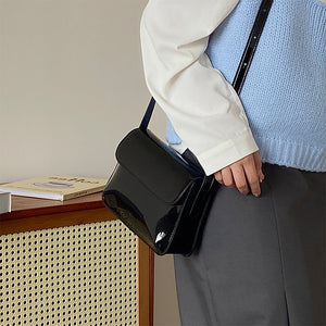 Stilvolle Umhängetasche aus Lackleder