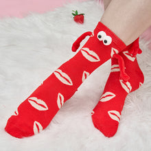 Laden Sie das Bild in den Galerie-Viewer, Paar Liebe Magnet hält Hände Socken