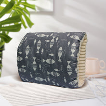 Laden Sie das Bild in den Galerie-Viewer, Weiches und bequemes Stillkissen