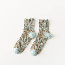 Laden Sie das Bild in den Galerie-Viewer, Vintage bestickte florale Damensocken