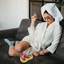 Laden Sie das Bild in den Galerie-Viewer, Lustiger Pantoffel-Aschenbecher aus Keramik