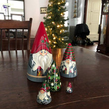 Laden Sie das Bild in den Galerie-Viewer, Gnom Ornament aus Holz