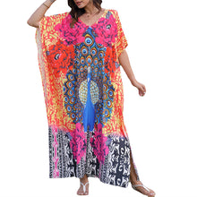 Laden Sie das Bild in den Galerie-Viewer, Strandkleid mit V-Ausschnitt und Pfauenmuster