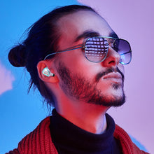 Laden Sie das Bild in den Galerie-Viewer, Drahtloses Bluetooth-Headset im Sci-Fi-Stil