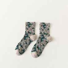 Laden Sie das Bild in den Galerie-Viewer, Vintage bestickte florale Damensocken
