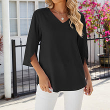 Laden Sie das Bild in den Galerie-Viewer, Unifarbenes Shirt mit V-Ausschnitt aus lockerem Chiffon