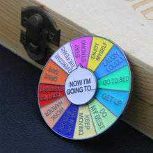 Laden Sie das Bild in den Galerie-Viewer, Kreative drehbare Roulette-Brosche