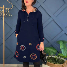 Laden Sie das Bild in den Galerie-Viewer, Freizeitkleid mit Kreis-Print, Reißverschluss und Kapuze