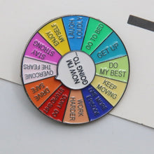 Laden Sie das Bild in den Galerie-Viewer, Kreative drehbare Roulette-Brosche