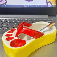 Laden Sie das Bild in den Galerie-Viewer, Lustiger Pantoffel-Aschenbecher aus Keramik