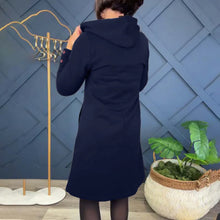 Laden Sie das Bild in den Galerie-Viewer, Freizeitkleid mit Kreis-Print, Reißverschluss und Kapuze