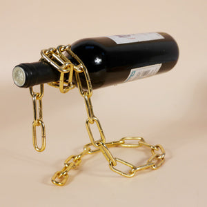 Hängendes Weinregal mit Kette