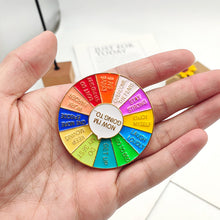 Laden Sie das Bild in den Galerie-Viewer, Kreative drehbare Roulette-Brosche