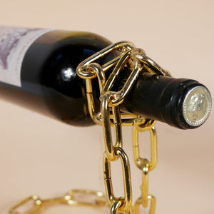 Hängendes Weinregal mit Kette