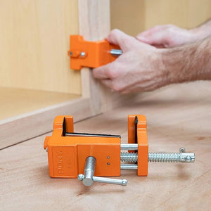 Halteclip für Bohrarbeiten in Holz