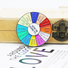 Laden Sie das Bild in den Galerie-Viewer, Kreative drehbare Roulette-Brosche
