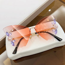 Laden Sie das Bild in den Galerie-Viewer, Sonnenbrille mit Diamant-Schmetterlingsverlauf