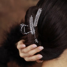 Laden Sie das Bild in den Galerie-Viewer, Metall-Haarspange in Form eines Weizenohrs