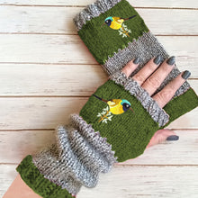 Laden Sie das Bild in den Galerie-Viewer, Bestickte Warme Patchwork-Handschuhe