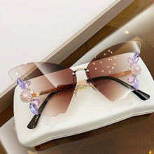 Laden Sie das Bild in den Galerie-Viewer, Sonnenbrille mit Diamant-Schmetterlingsverlauf