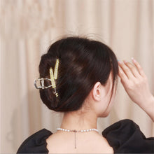 Laden Sie das Bild in den Galerie-Viewer, Metall-Haarspange in Form eines Weizenohrs