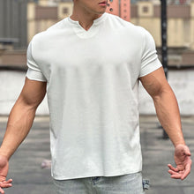 Laden Sie das Bild in den Galerie-Viewer, T-shirt mit kleinem V-Ausschnitt