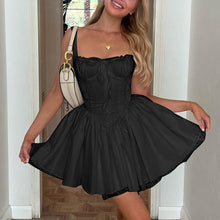 Laden Sie das Bild in den Galerie-Viewer, Neckholderkleid in A-Linie mit figurbetonter Taille