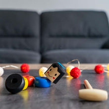 Laden Sie das Bild in den Galerie-Viewer, Unzerbrechliches magisches Holzspielzeug