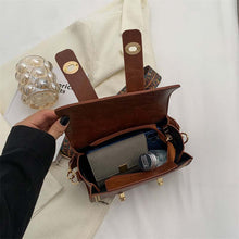 Laden Sie das Bild in den Galerie-Viewer, Mini Boston Bucket Bag mit Schulterriemen