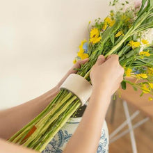Laden Sie das Bild in den Galerie-Viewer, Spiralförmiger Ikebana-Stängel-Halter