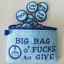 Laden Sie das Bild in den Galerie-Viewer, Große Tüte F*cks zum Verschenken Zipper Pouch