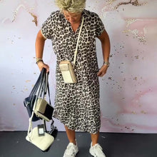 Laden Sie das Bild in den Galerie-Viewer, Kurzarmkleid mit V-Ausschnitt und Leopardenmuster
